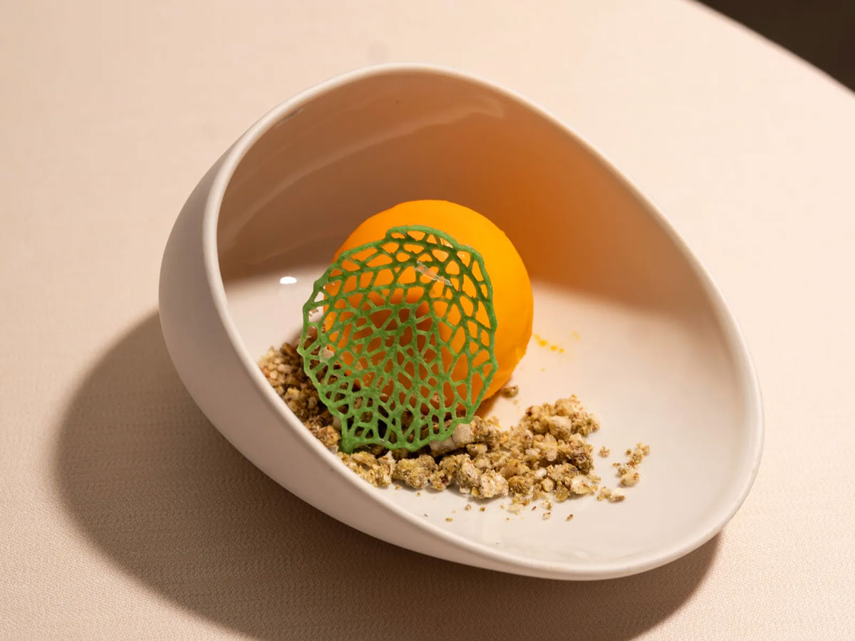 Portata della cucina contemporanea di Ostu Bistrot