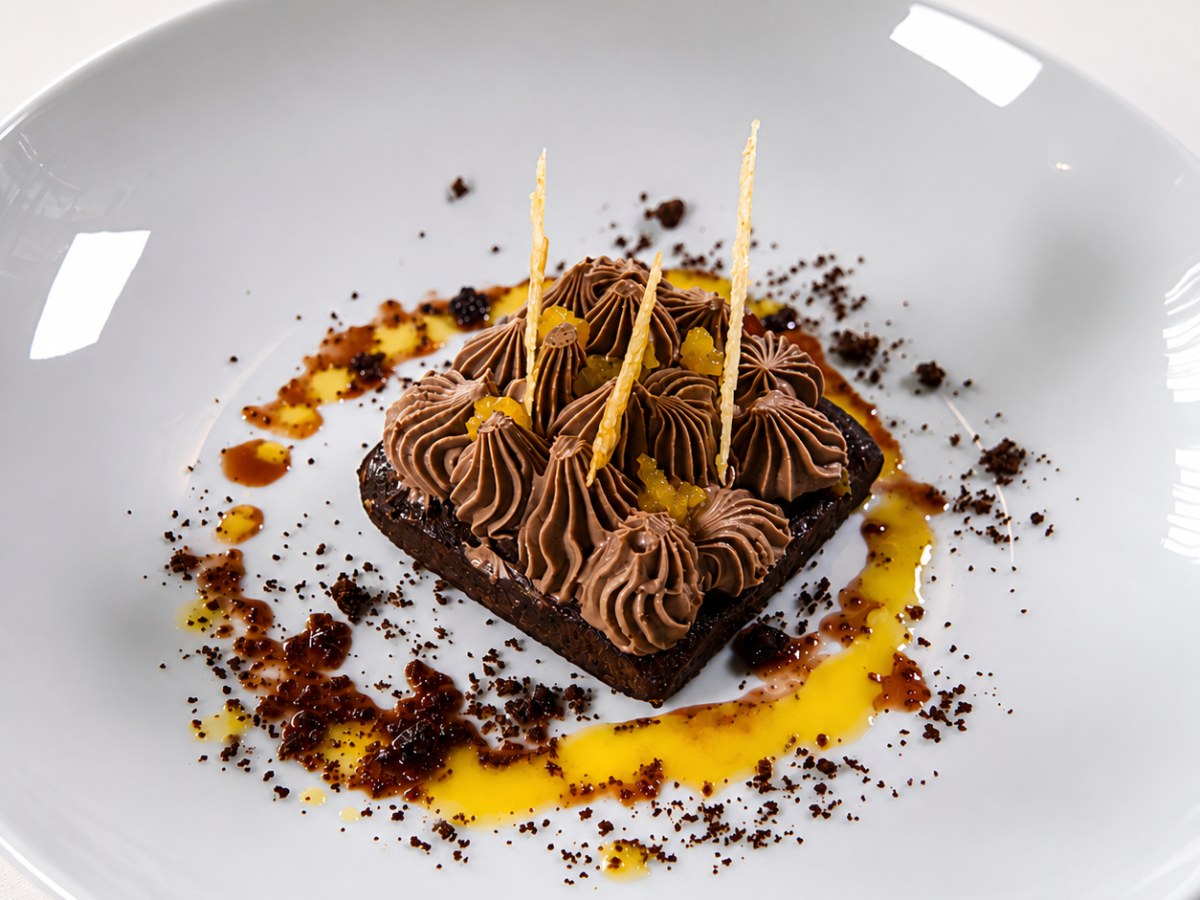 Sacher moderna speziata, con cuore al frutto della passione