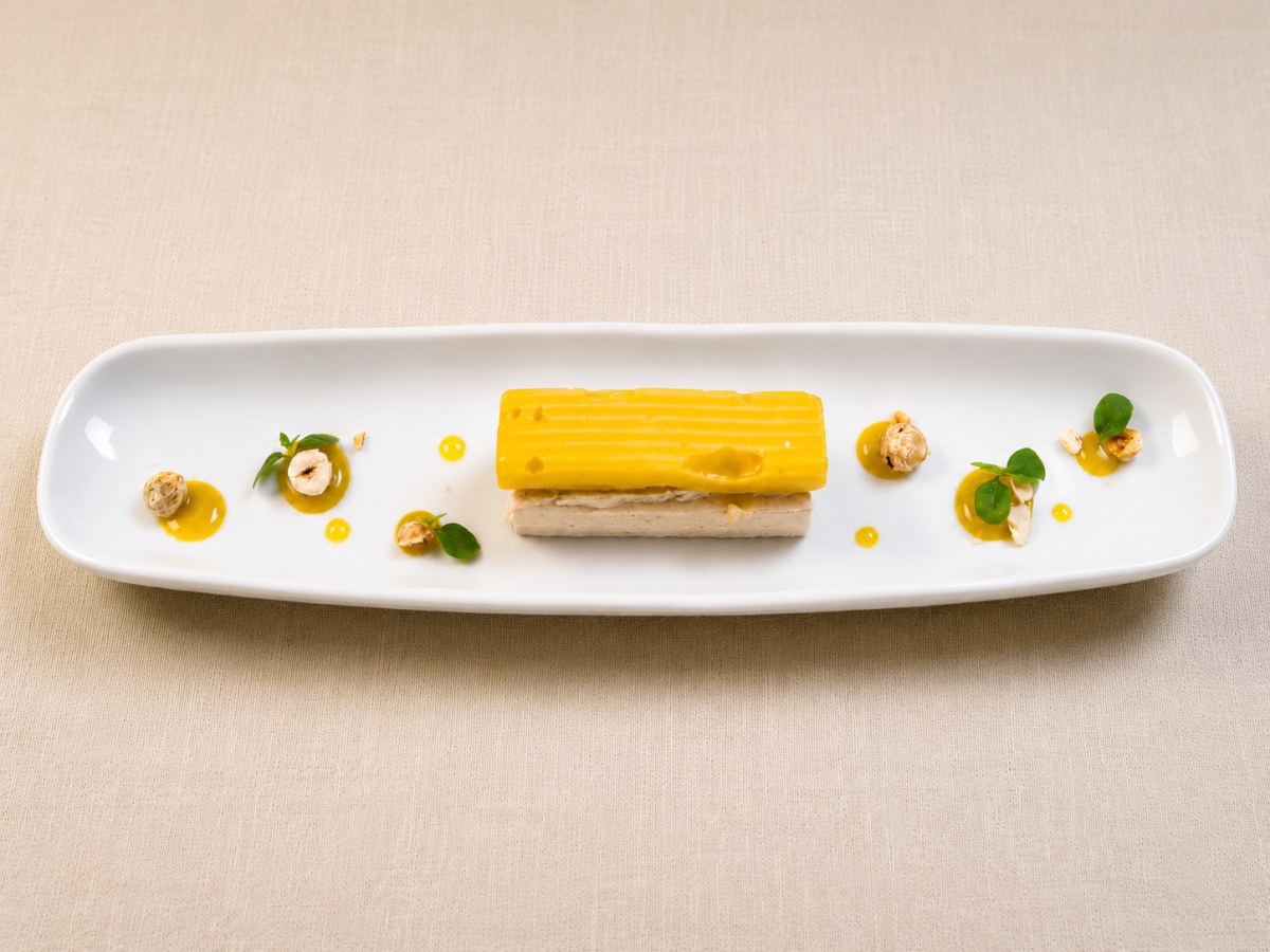 Panna alla nocciola e sorbetto al mango