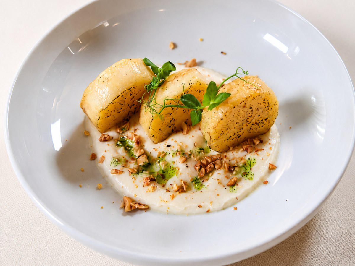 Patata fondente ,crema di Parmigiano e nocciola